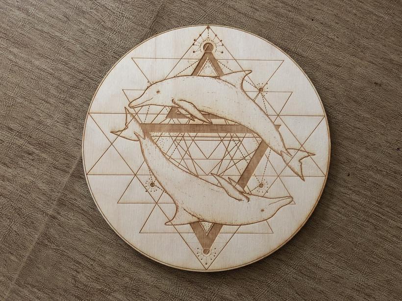 Grid Dolphin Sri Yantra Crystal Grid Alter Table